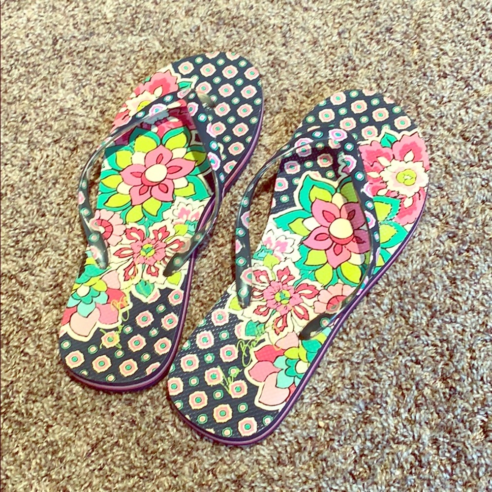 Vera Bradley flip flops size 9-10
